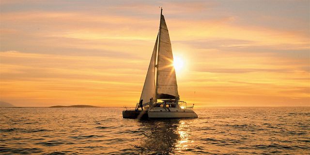 Private overnight catamaran cruise with dinner snorkelling (9)
